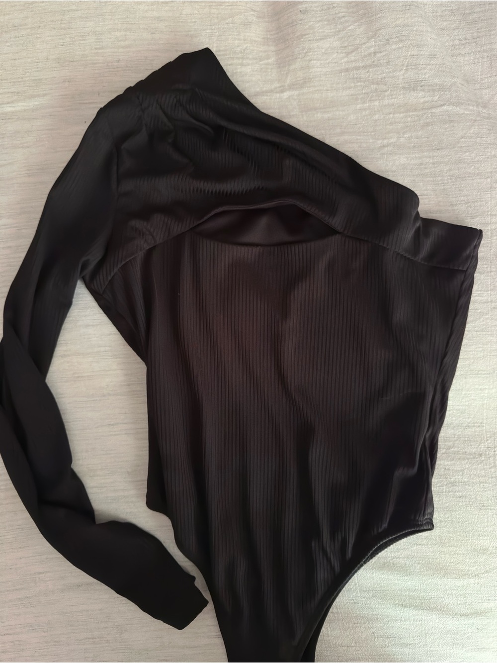 vestique Black One-Shoulder Long-Sleeve Ribbed Bodysuit
